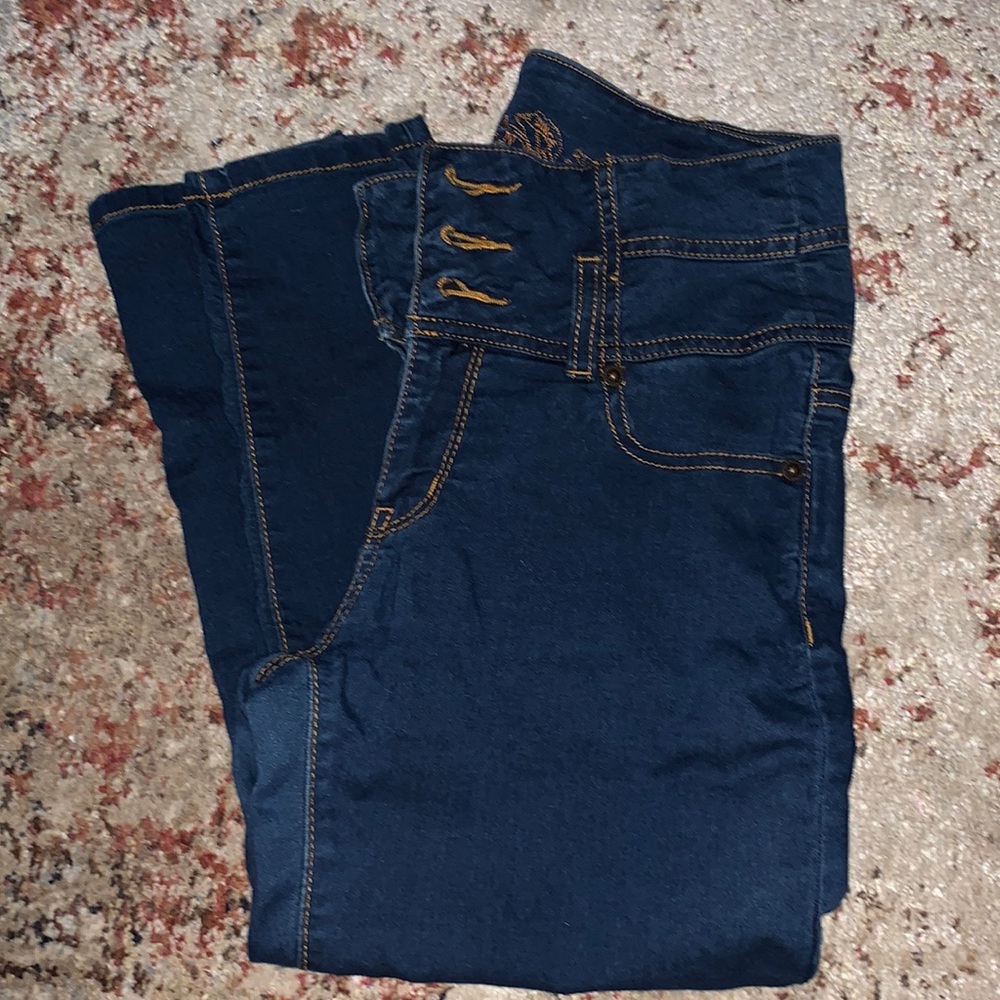 Hi-rise jeans
